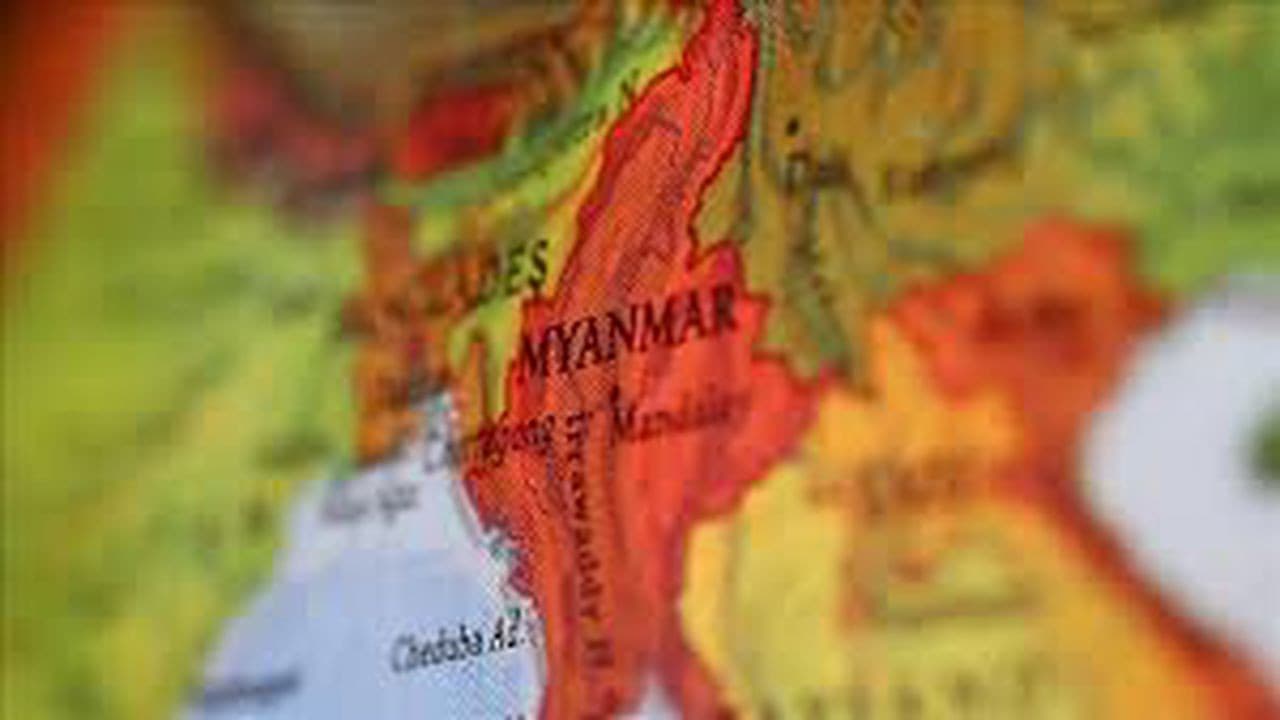 Myanmar'da kamyon kazası: 16 ölü